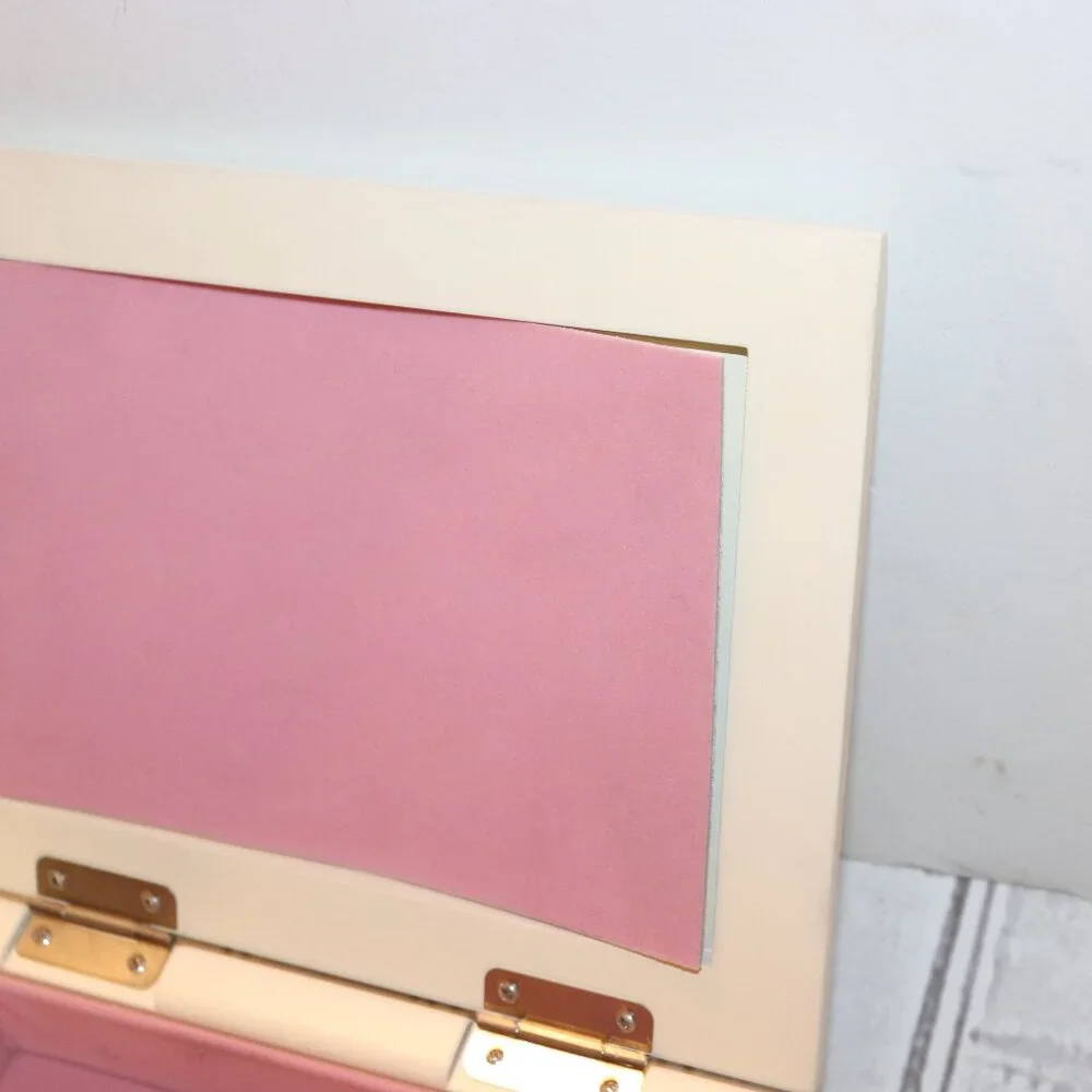 Vintagejelyfish 🌸 cream